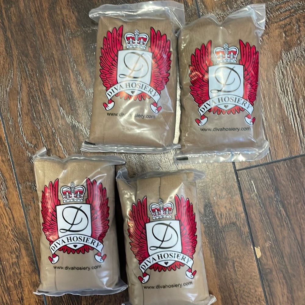 Diva hosiery – 2 in natural and 2 and suntan